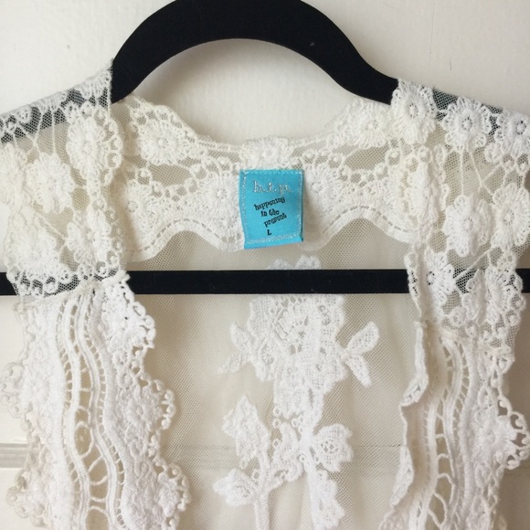 Lace vest - Picture 2 of 4